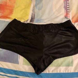 VICTORIAS SECRET SATIN SLEEPWEAR SHORTS BLK SZ L